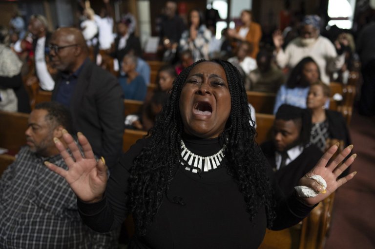 Chicago churches urge calm resistance ahead of expected federal intervention | iNFOnews.ca