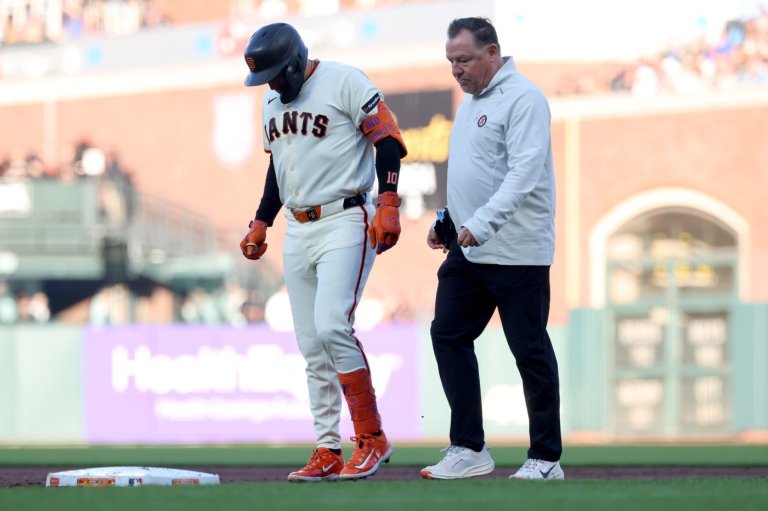 Giants 3B Casey Schmitt leaves game versus Brewers in 2nd inning due to apparent leg injury | iNFOnews.ca