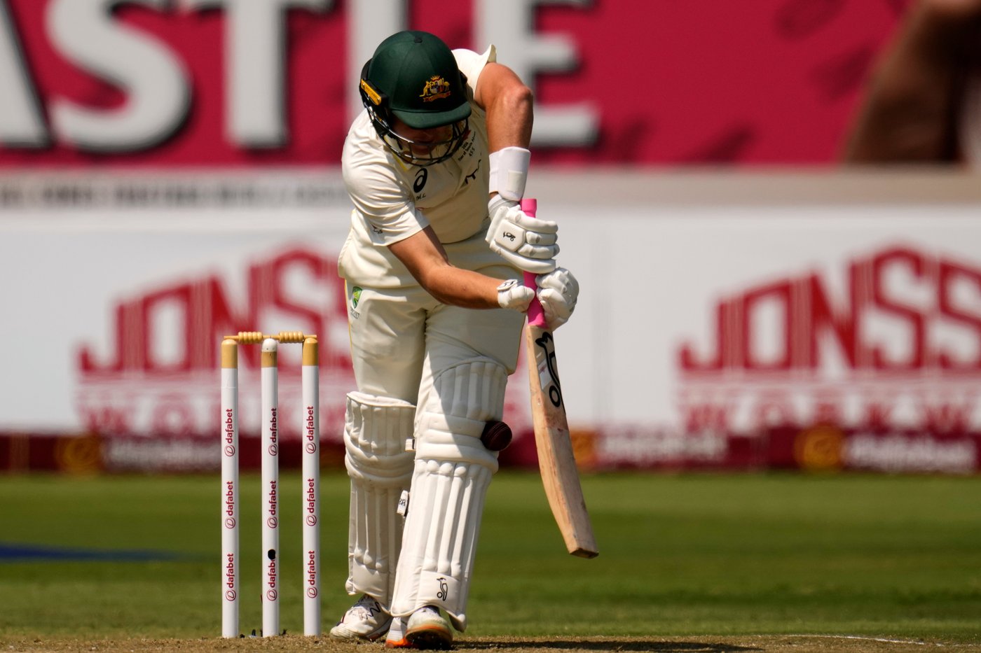 Mulder claims two wickets as South Africa reduces Australia to 84-3 at lunch in 1st test | iNFOnews.ca