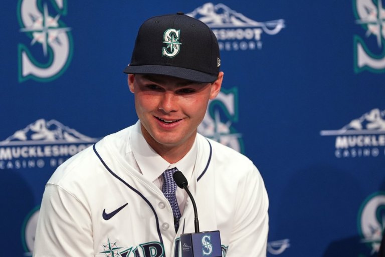 Mariners calling up prized lefty Kade Anderson, will start Saturday against Cubs, AP source says | iNFOnews.ca