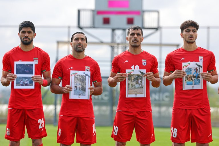 Iran soccer players honor alleged child victims of the war before World Cup warmup | iNFOnews.ca