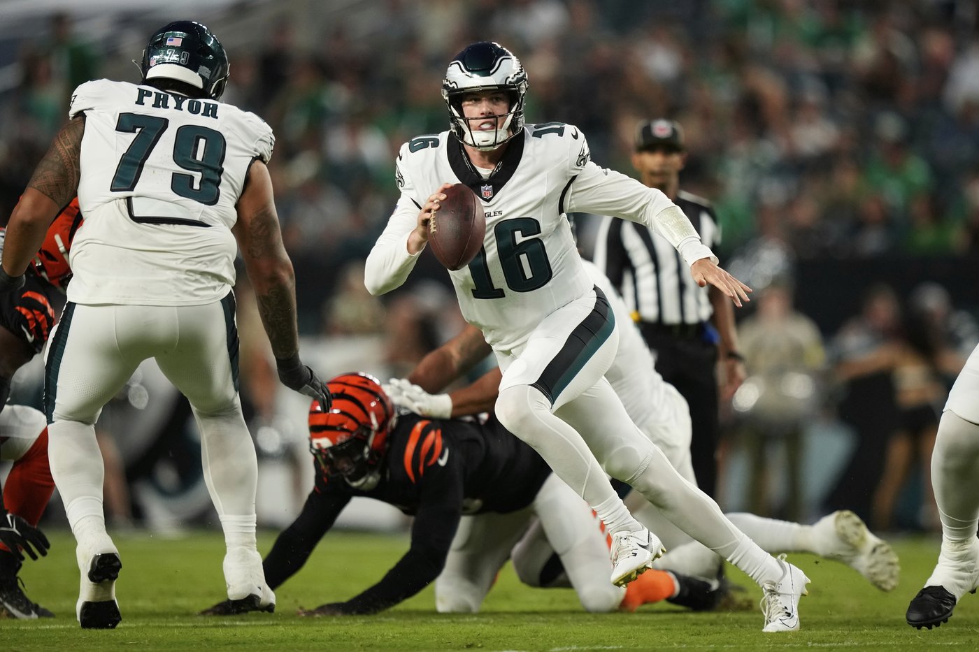Super Bowl champion Eagles' tush push play helps secure 34-27 preseason win over Bengals | iNFOnews.ca Super Bowl champion Eagles' tush push play helps secure 34-27 preseason win over Bengals | iNFOnews.ca