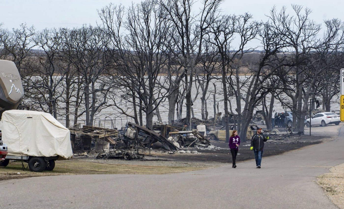 As Oklahoma reels from deadly wildfires, authorities warn of fresh fire threat | iNFOnews.ca