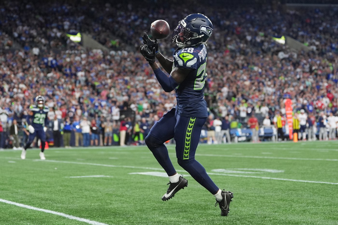 Drake Maye throws 3 INTs in the 4th quarter in another dud against the Seahawks | iNFOnews.ca