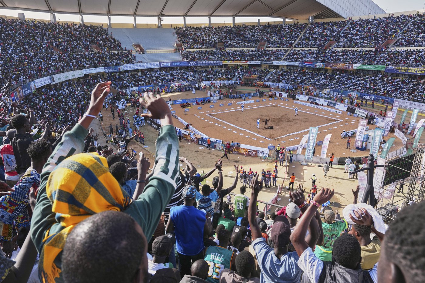 In Senegal’s wrestling arenas, rituals share the spotlight with the fight, in photos | iNFOnews.ca