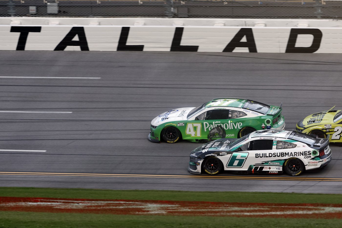 Stenhouse snaps 65-race losing streak after late crash at Talladega scrambles playoff picture | iNFOnews.ca Stenhouse snaps 65-race losing streak after late crash at Talladega scrambles playoff picture | iNFOnews.ca
