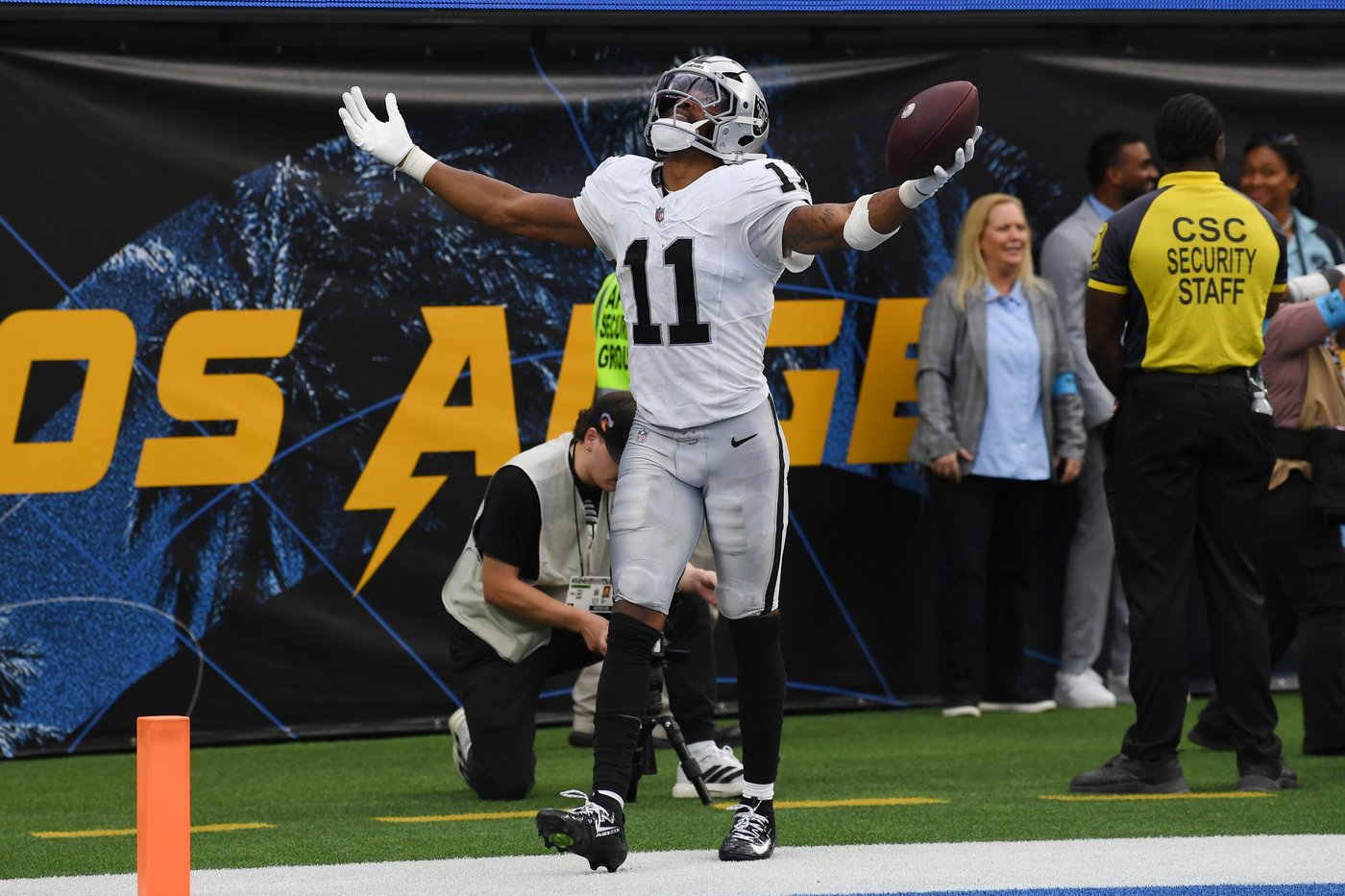 Raiders' versatile offense shines in wins over Miami and Chargers | iNFOnews.ca Raiders' versatile offense shines in wins over Miami and Chargers | iNFOnews.ca