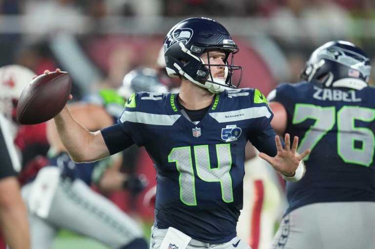 Bucs look to rebound from 1st loss, head to Seattle to face Seahawks | iNFOnews.ca