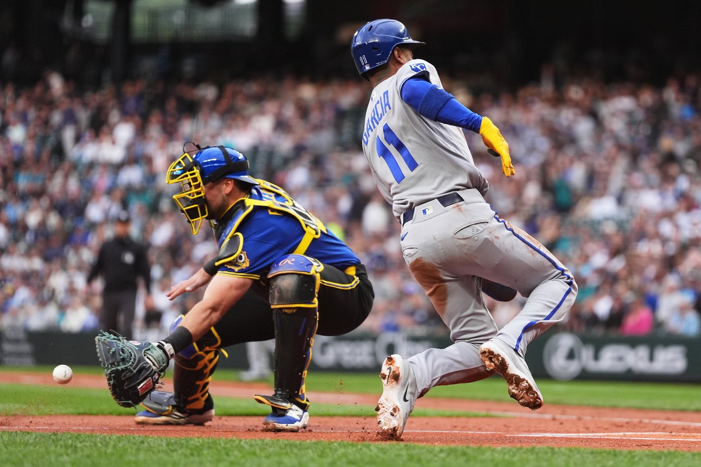 Catcher Cal Raleigh is out of the Mariners' lineup vs. Royals again with a sore side | iNFOnews.ca