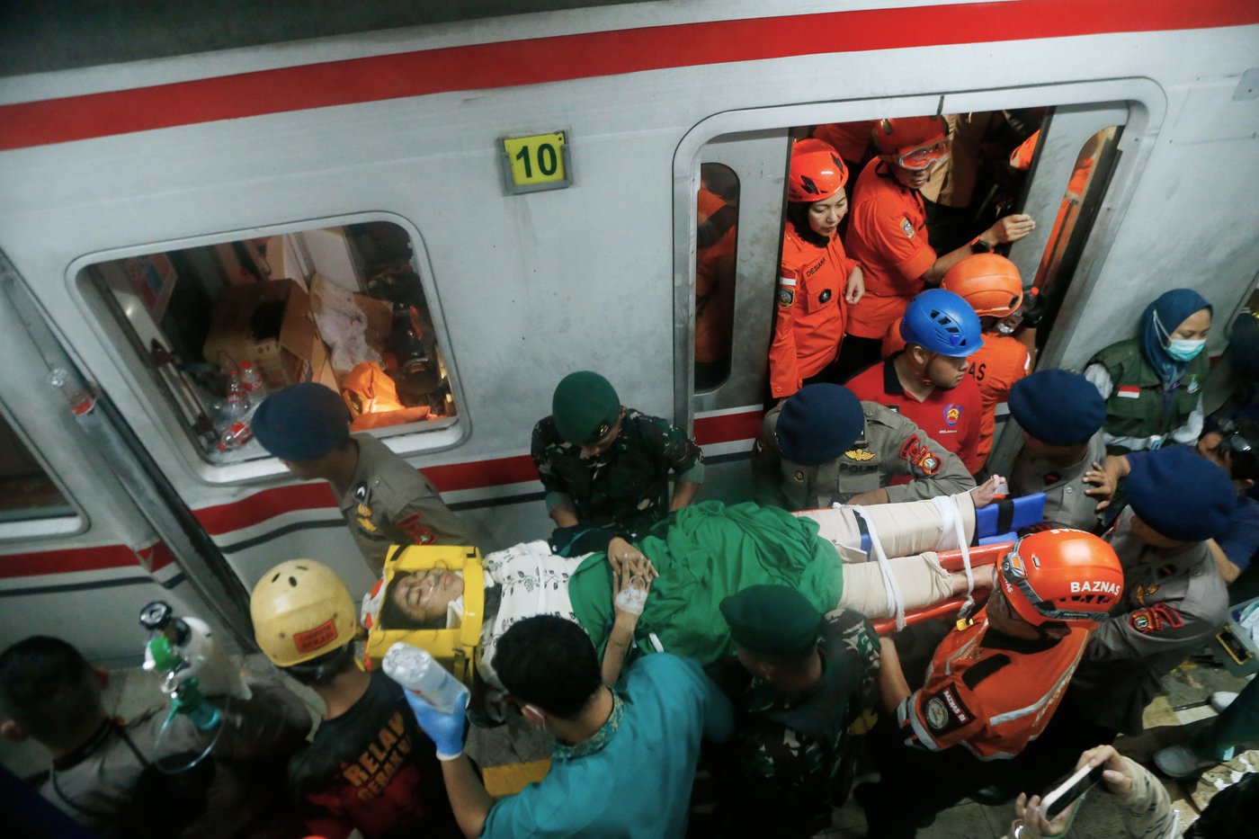 Rescuers recover victims from an Indonesia train crash, in photos | iNwheels
