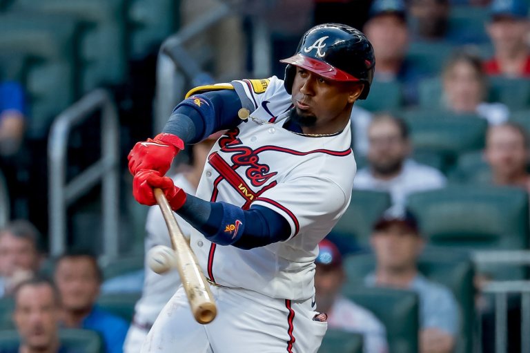 Albies drives in winning run in the 8th, Braves win 4-3 to snap Dodgers 6-game winning streak. | iNFOnews.ca