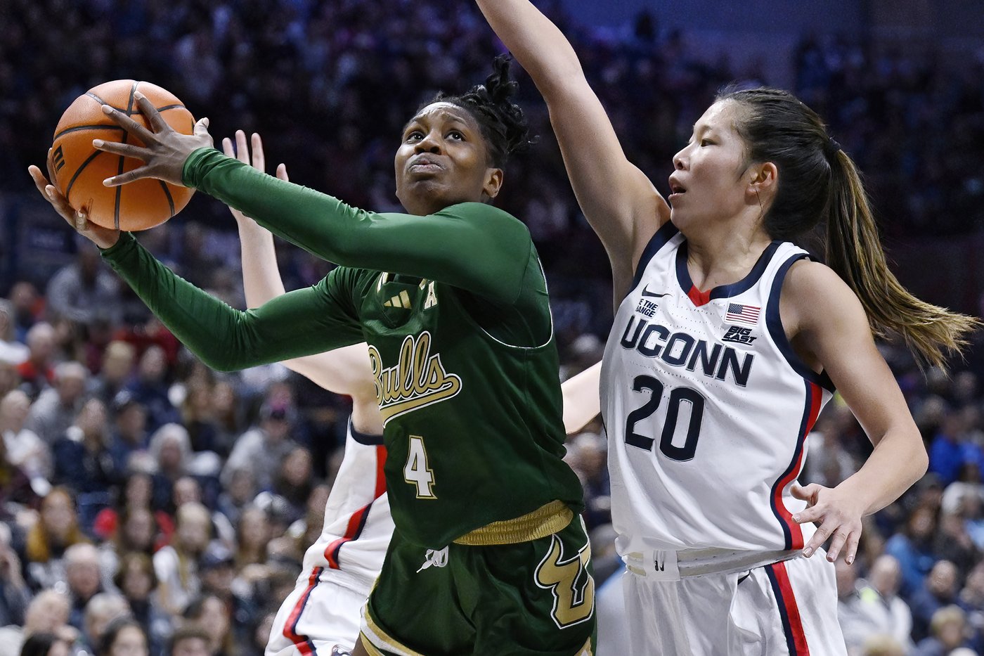 No. 2 UConn cruises past South Florida as Geno Auriemma pulls within a victory of NCAA record | iNFOnews.ca