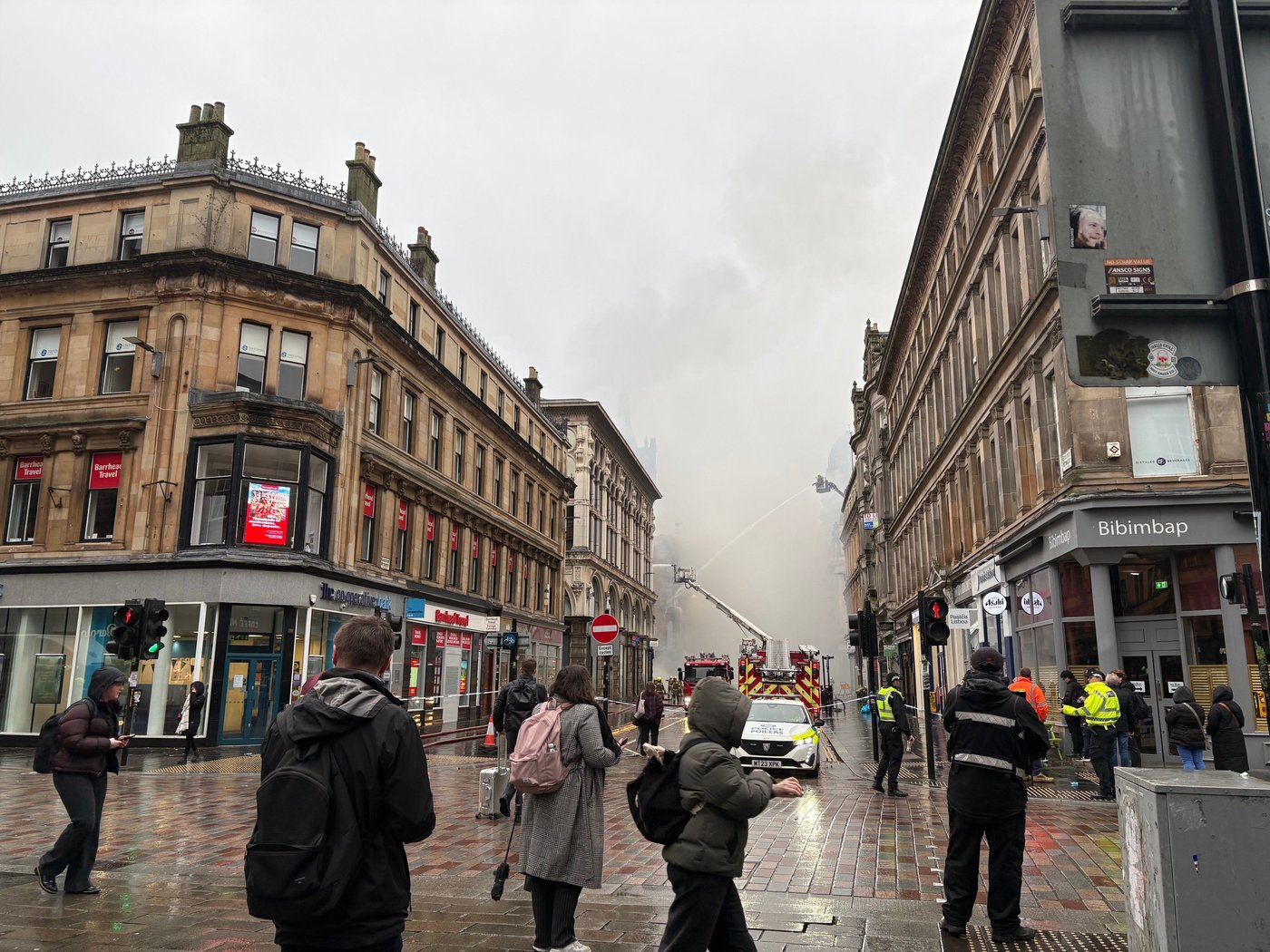 Glasgow building fire closes Scotland's busiest train station and disrupts rail services | iNFOnews.ca
