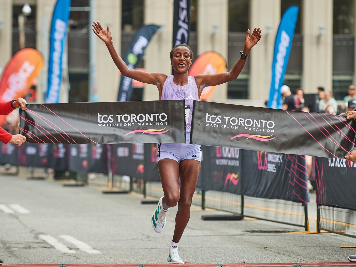 Photo Gallery: Toronto Waterfront Marathon | iNFOnews.ca
