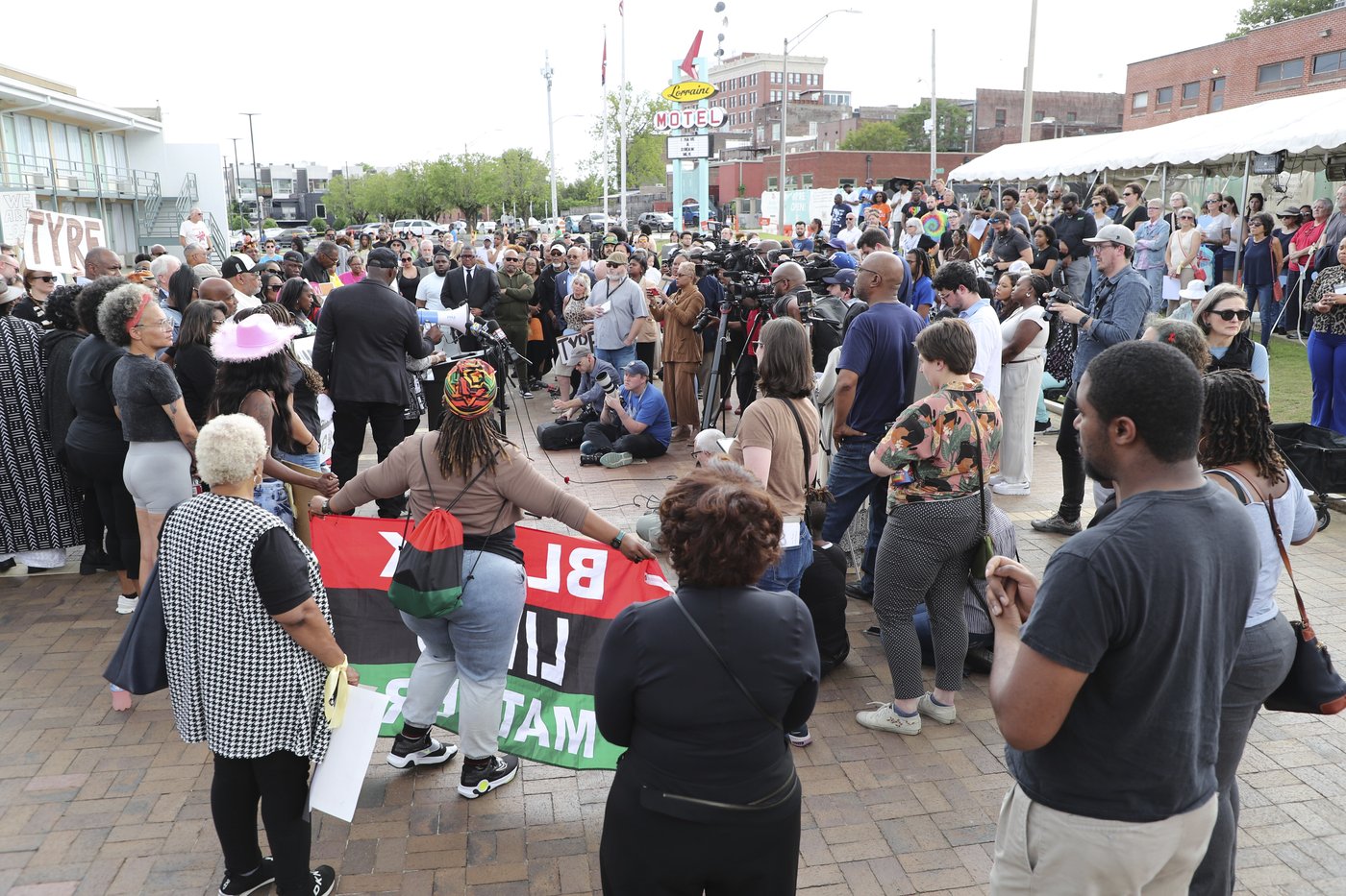 Civil rights leaders say acquittals in Tyre Nichols' death highlight the need for police reform | iNFOnews.ca