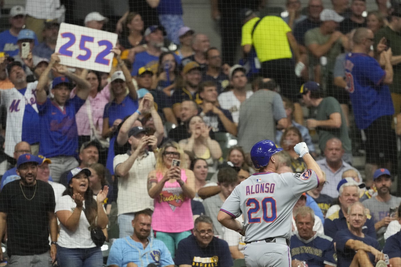 Pete Alonso hits 252nd home run to match Darryl Strawberry for Mets record | iNFOnews.ca Pete Alonso hits 252nd home run to match Darryl Strawberry for Mets record | iNFOnews.ca