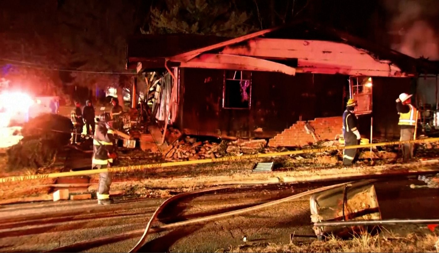 11 firefighters and 2 other people injured after North Carolina house fire and explosion | iNFOnews.ca 11 firefighters and 2 other people injured after North Carolina house fire and explosion | iNFOnews.ca