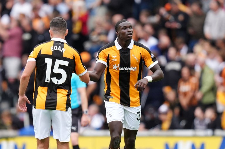 Man United beaten 2-0 as Hull makes dream return to Premier League | iNFOnews.ca