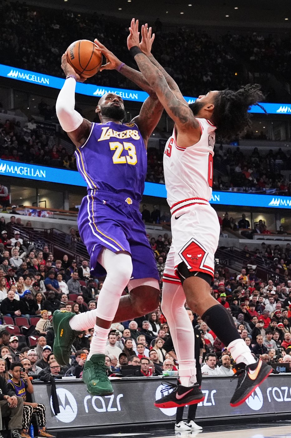 Luka Doncic scores 46 points as the Lakers beat the Bulls 129-118 | iNFOnews.ca