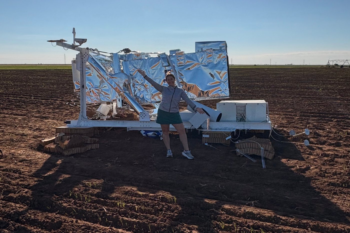 She saw a car-sized object above a Texas farm and found a wayward hunk of NASA equipment | iNFOnews.ca