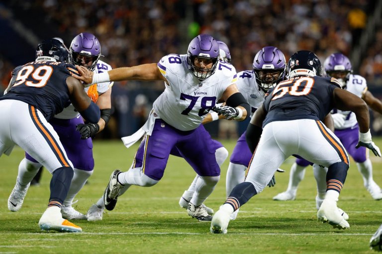 Vikings return center Ryan Kelly to practice, after latest concussion sidelined veteran 5 games ago | iNFOnews.ca
