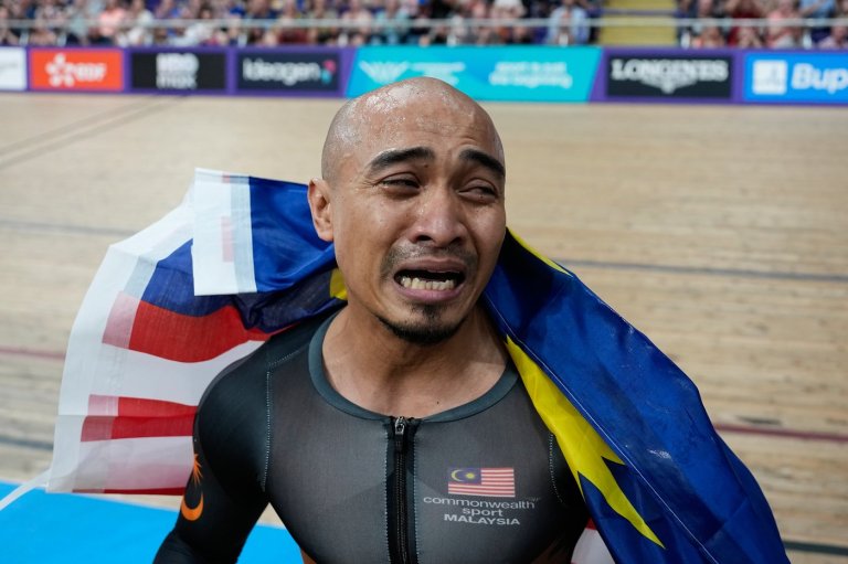 Emotional Azizulhasni wins Commonwealth Games keirin gold at 38 for Malaysia | iNFOnews.ca