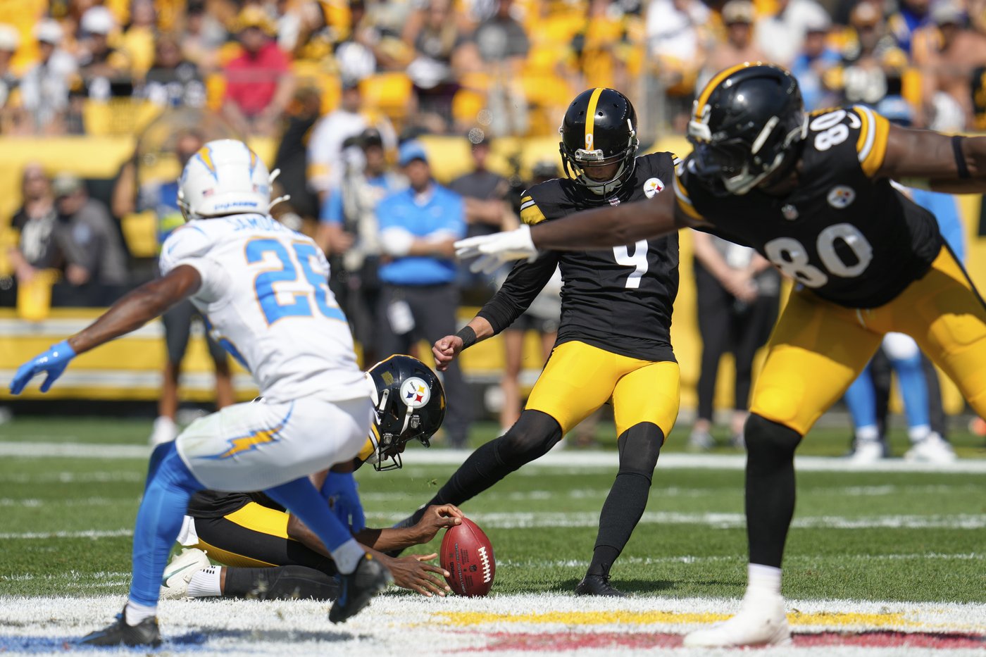 Colts leaning on improved defense and strong ground game to try to derail unbeaten Steelers | iNFOnews.ca