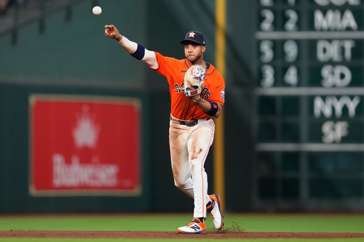 Astros shortstop Peña returns after broken finger kept him from opening day | iNFOnews.ca