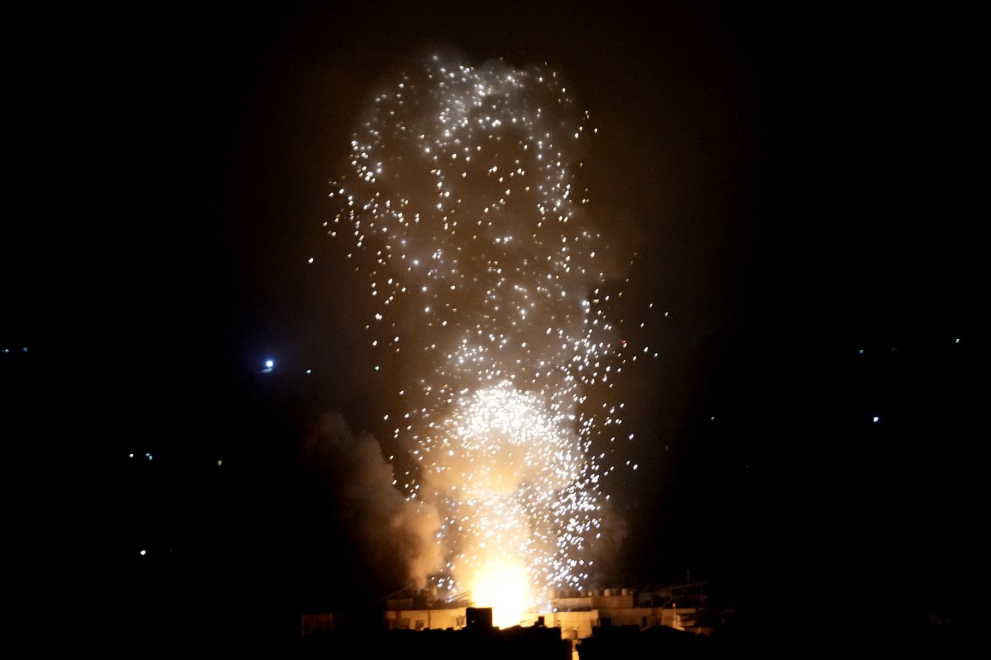 Israel expands its bombardment in Lebanon as thousands flee widening war | iNFOnews.ca Israel expands its bombardment in Lebanon as thousands flee widening war | iNFOnews.ca