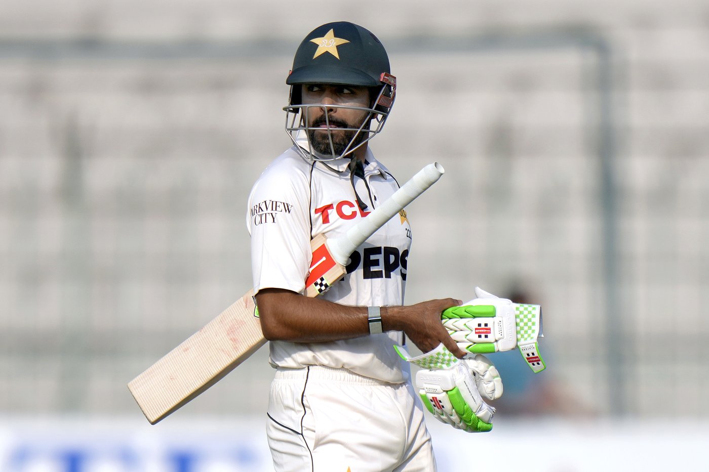 Brook and Root set batting records with 800-run England close to famous cricket win over Pakistan | iNFOnews.ca