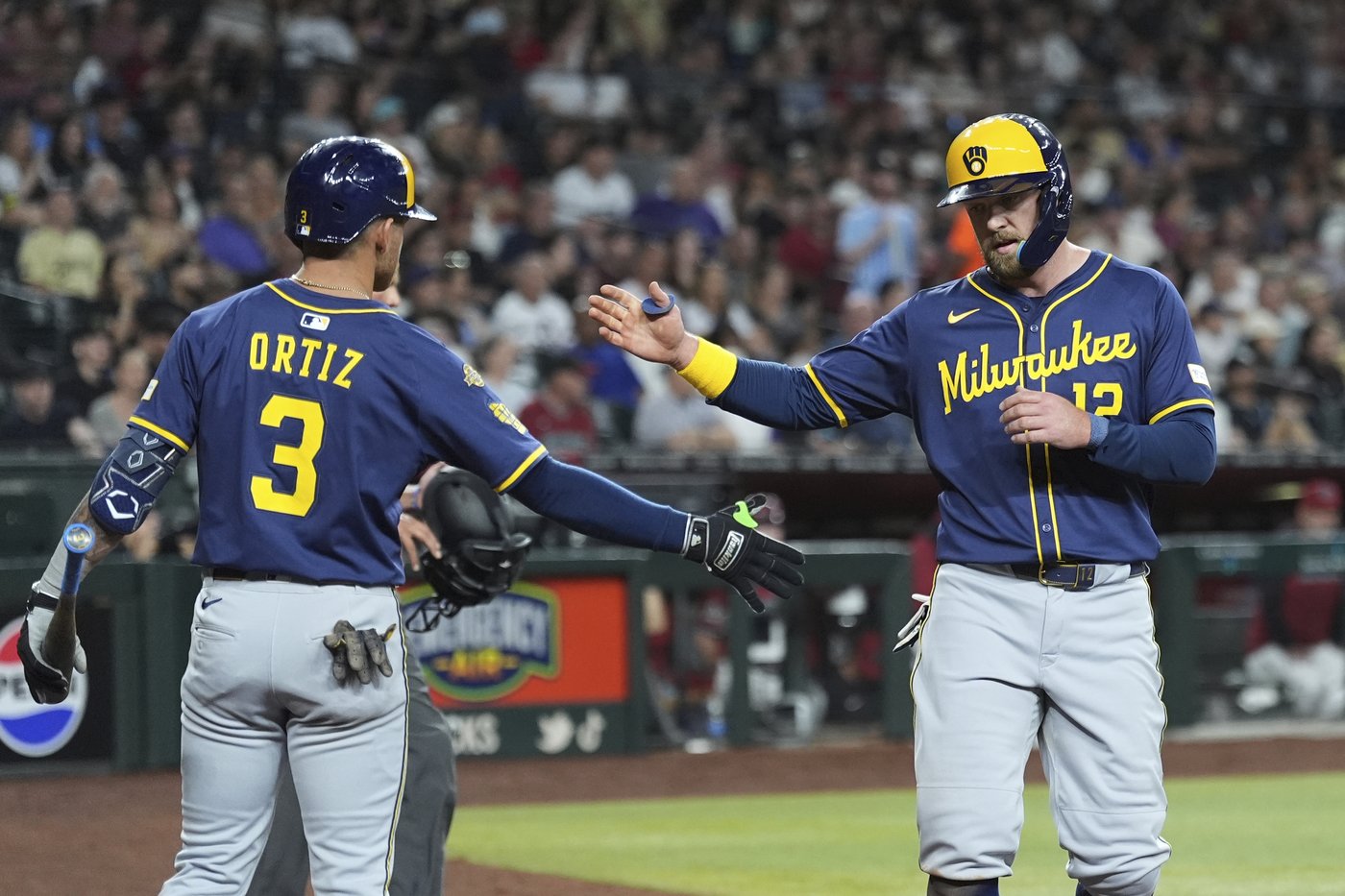 Quintana throws 7 scoreless innings in Brewers debut, leading a 7-0 win over the Diamondbacks | iNFOnews.ca Quintana throws 7 scoreless innings in Brewers debut, leading a 7-0 win over the Diamondbacks | iNFOnews.ca