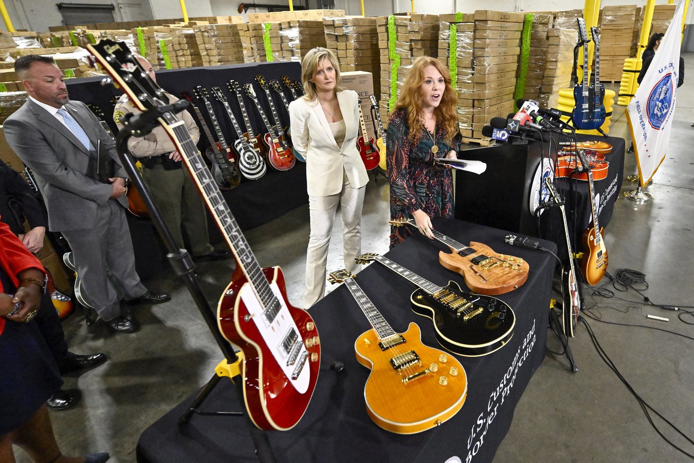 More than 3,000 fake Gibson guitars seized at Los Angeles port | iNFOnews.ca