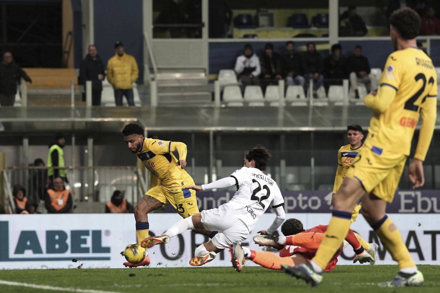 Atalanta goes from the Europa League trophy to the top of Serie A. Inter routs Verona 5-0 | iNFOnews.ca