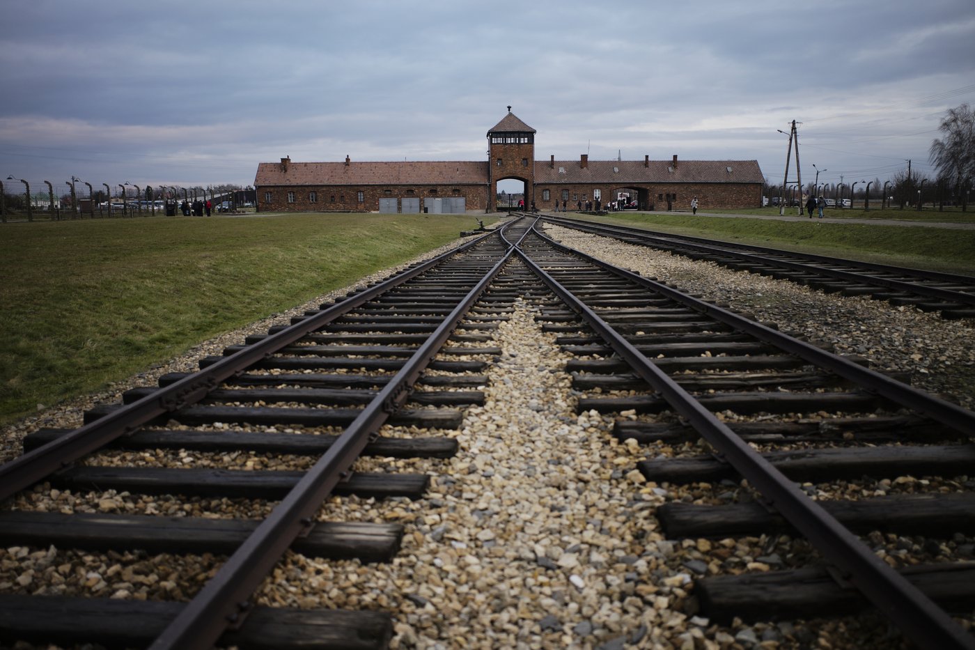 Barstool Sports founder retracts Auschwitz tour offer to customer in antisemitic sign incident | iNFOnews.ca