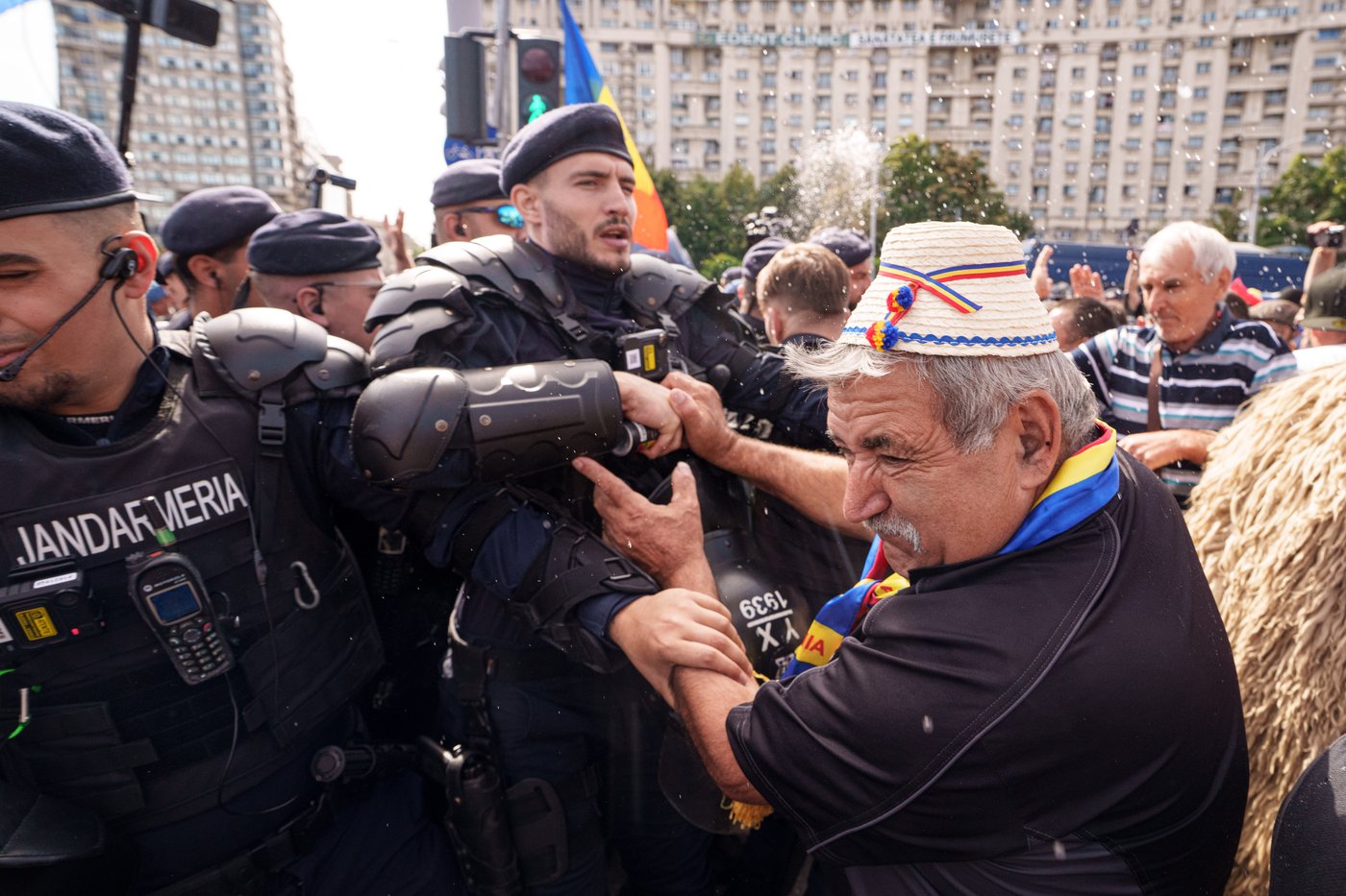 Photos of Romanian farmers protesting export restrictions | iNFOnews.ca