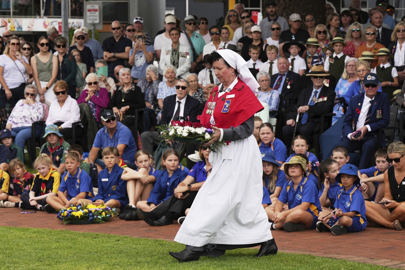 Australians and New Zealanders commemorate war dead on Anzac Day | iNFOnews.ca