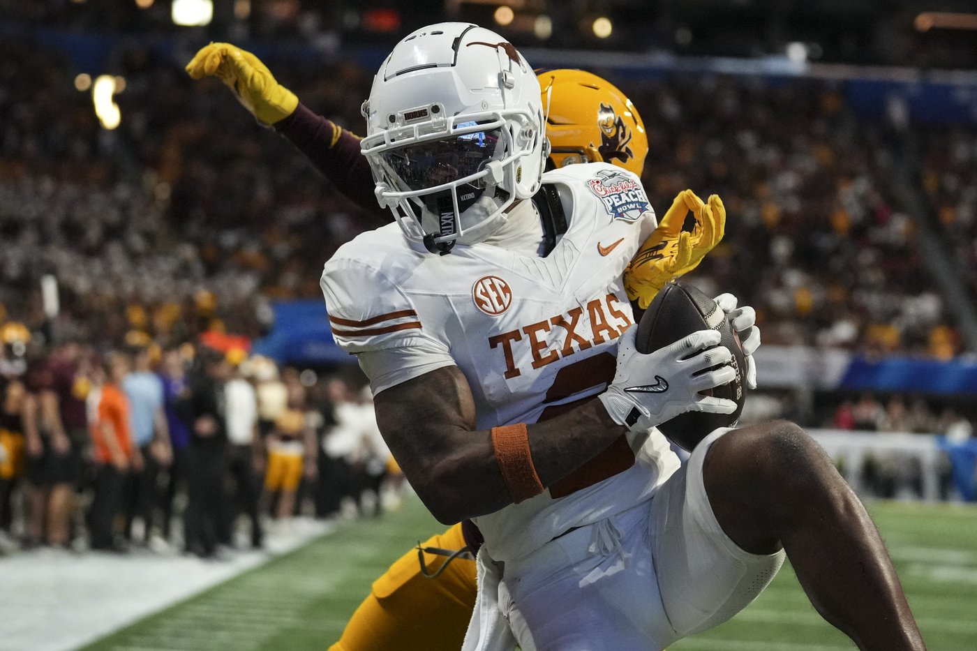 Texas avoids huge upset, beats Arizona State 39-31 in double overtime at Peach Bowl | iNFOnews.ca
