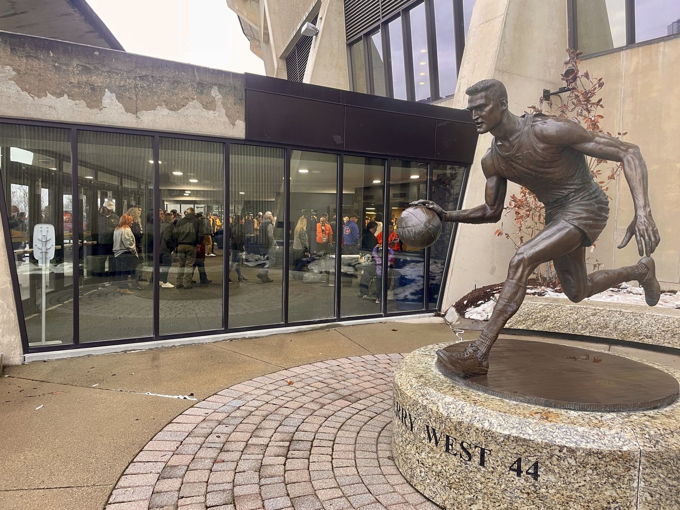 West Virginia celebrates the life of NBA great Jerry West at sellout game with No. 2 Iowa State | iNFOnews.ca West Virginia celebrates the life of NBA great Jerry West at sellout game with No. 2 Iowa State | iNFOnews.ca