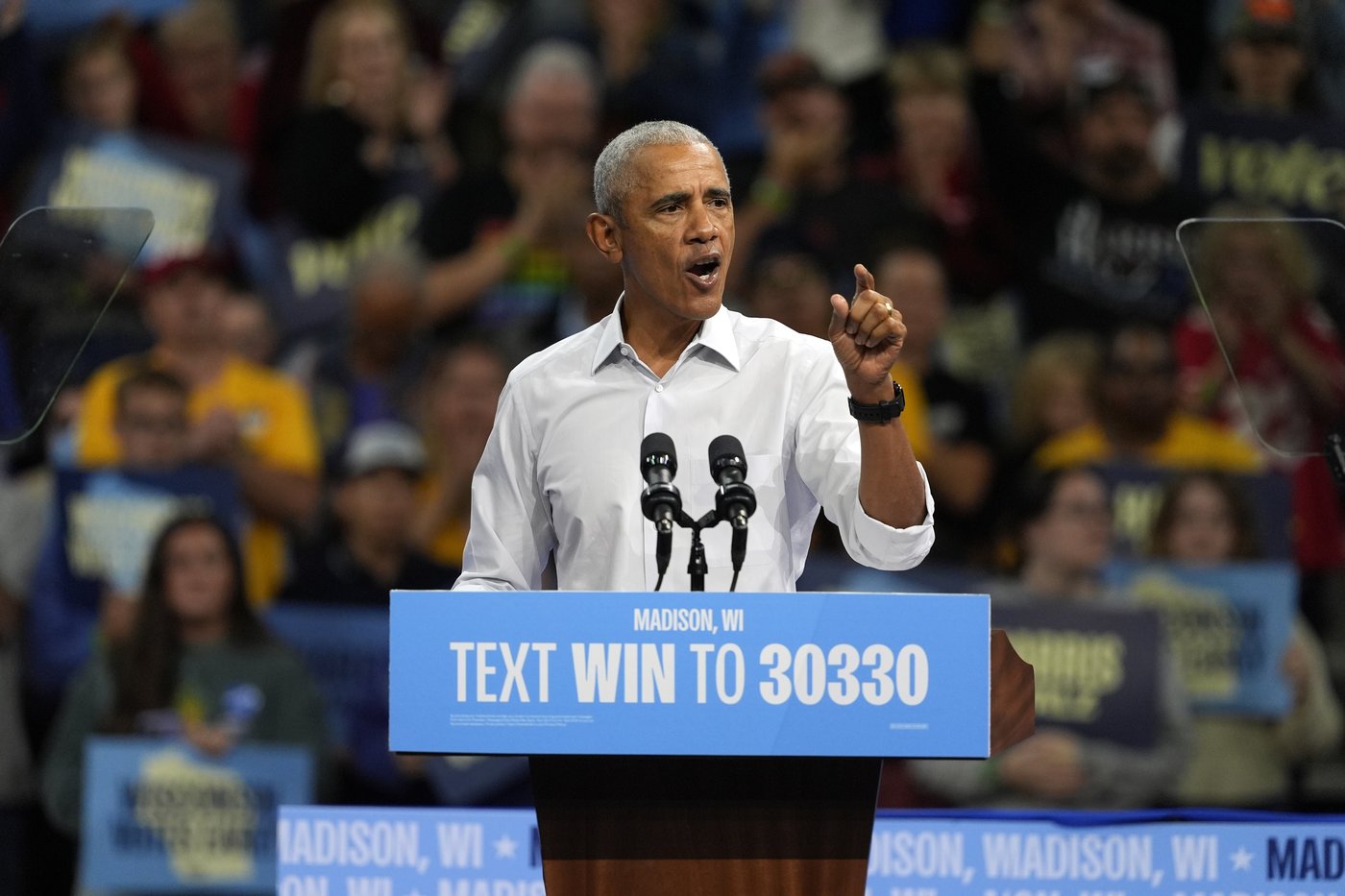 Obama and Walz urge Democrats to vote early in battleground Wisconsin | iNFOnews.ca