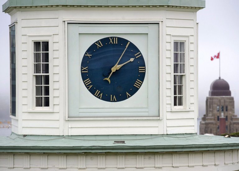 Clocks from coast to coast to coast: A breakdown of time change rules across Canada | iNFOnews.ca