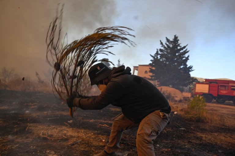 Water-dropping aircraft take off to tackle major Greek wildfire, after 2 killed in crash | iNFOnews.ca