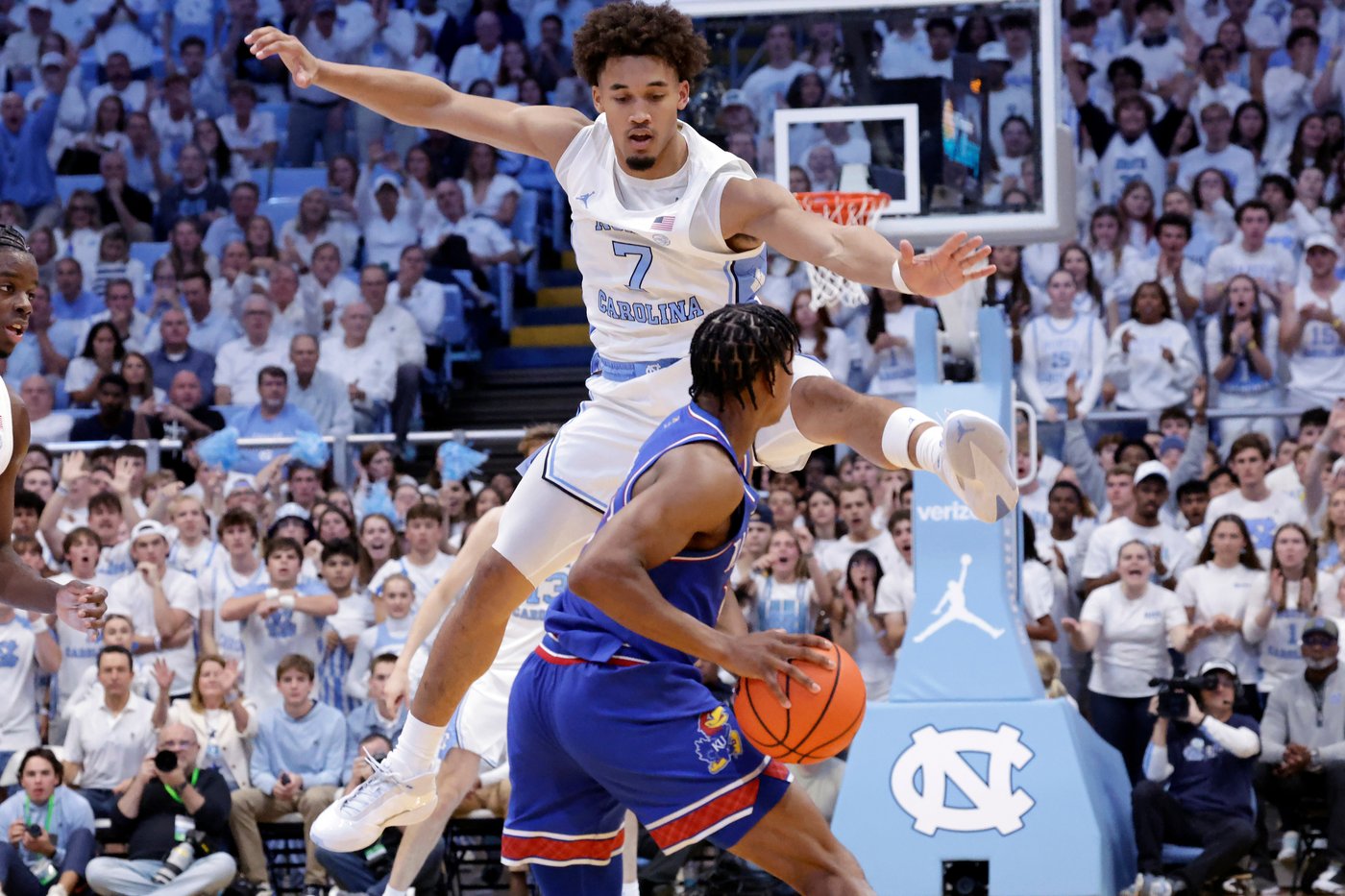 Wilson, Veesaar, Trimble power No. 25 North Carolina's 2nd-half push to beat No. 19 Kansas 87-74 | iNFOnews.ca Wilson, Veesaar, Trimble power No. 25 North Carolina's 2nd-half push to beat No. 19 Kansas 87-74 | iNFOnews.ca
