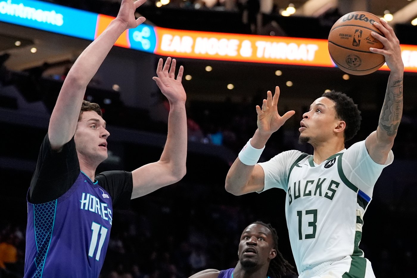 Hornets snap losing streak with 111-100 win over Bucks as Bridges scores 20 | iNFOnews.ca Hornets snap losing streak with 111-100 win over Bucks as Bridges scores 20 | iNFOnews.ca