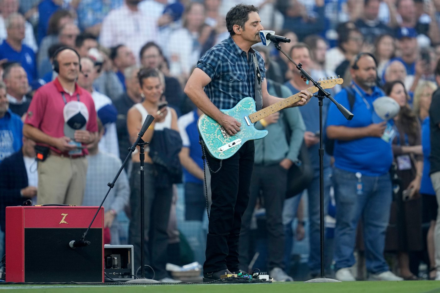 Brad Paisley says he's 'Mr. More Baseball' after performing at another World Series marathon game | iNFOnews.ca