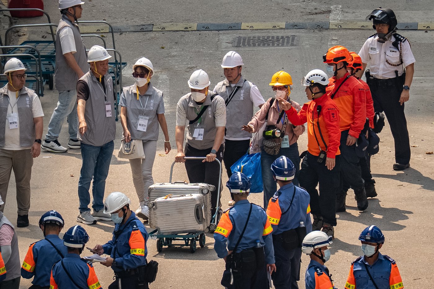 Grieving, traumatized survivors return to their homes 5 months after deadly Hong Kong fire | iNhome Grieving, traumatized survivors return to their homes 5 months after deadly Hong Kong fire | iNhome