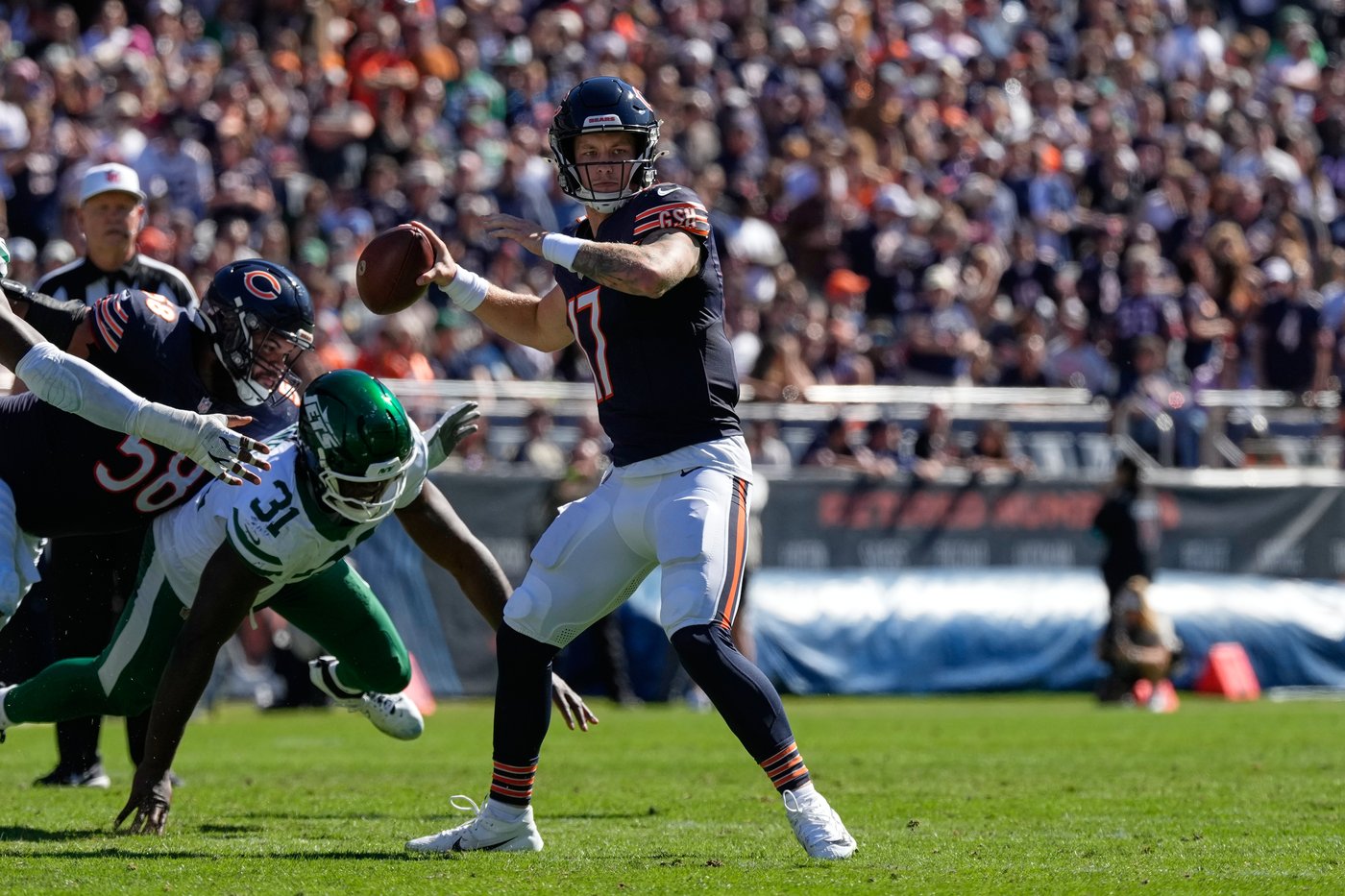 Chicago Bears rolling along nicely with Caleb Williams sidelined by a hamstring injury | iNFOnews.ca