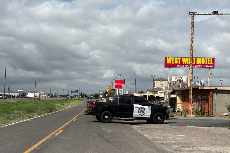 Texas shooting leaves 1 dead and 9 injured as police are in a standoff with a suspect | iNFOnews.ca