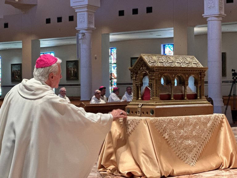 US Catholic bishops consecrated nation to the Sacred Heart at gathering in Orlando | iNFOnews.ca