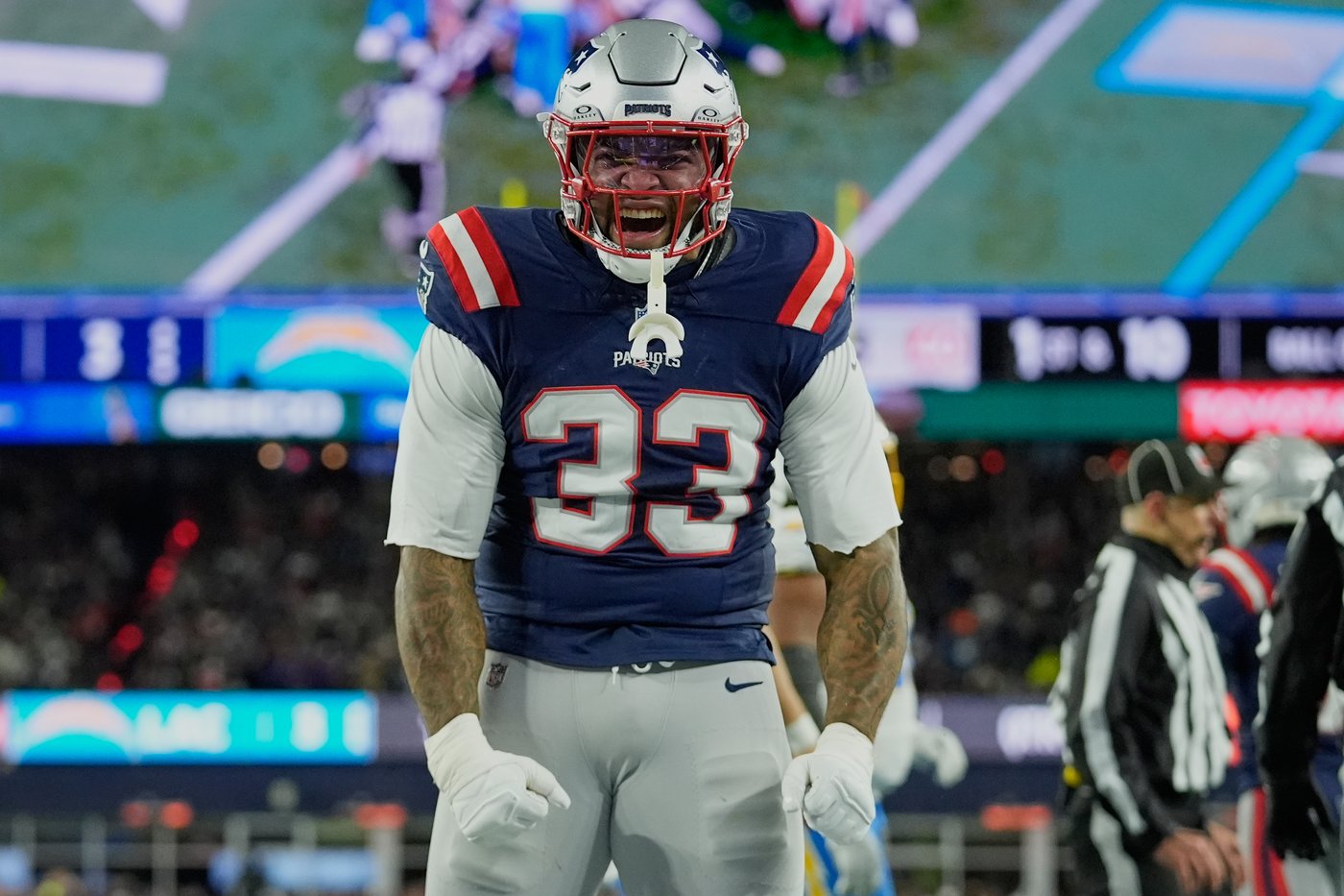 Maye throws late TD pass and Patriots' defense roughs up Herbert, Chargers in 16-3 playoff win | iNFOnews.ca Maye throws late TD pass and Patriots' defense roughs up Herbert, Chargers in 16-3 playoff win | iNFOnews.ca