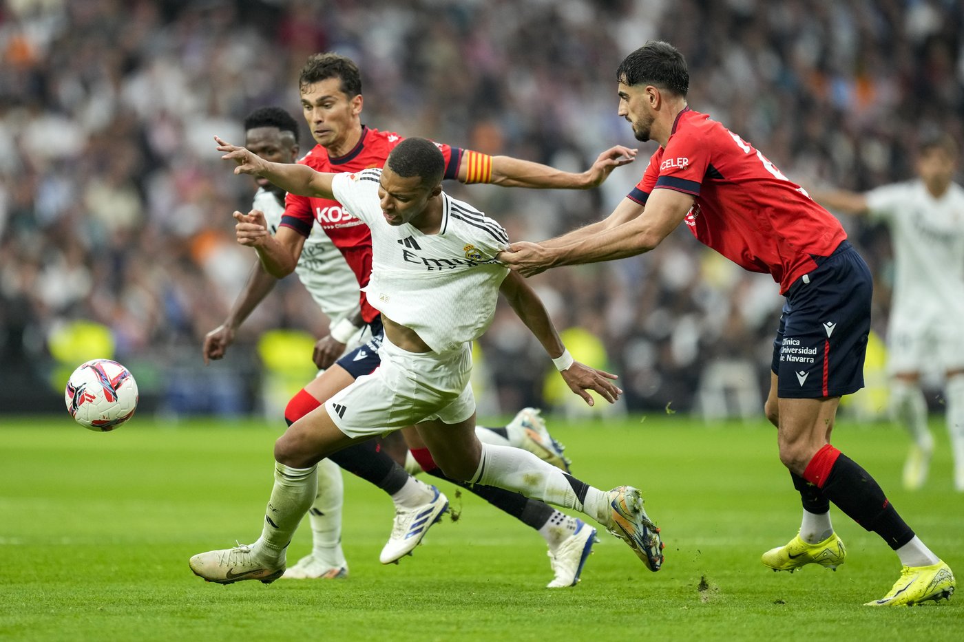 Vinícius nets hat trick in win as three Real Madrid players go down injured; Militão tears ACL | iNFOnews.ca